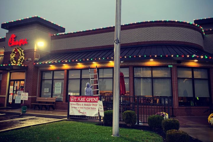 commercial holiday lighting services company near me in lansdale pa 030
